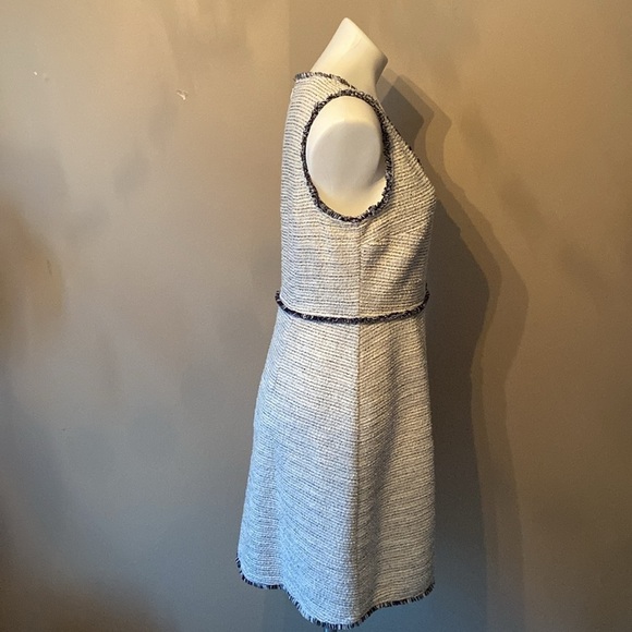 LOFT Women's White & Navy Blue V Neck Sleeveless Above Knee Sheath Size 10 - Picture 2 of 7